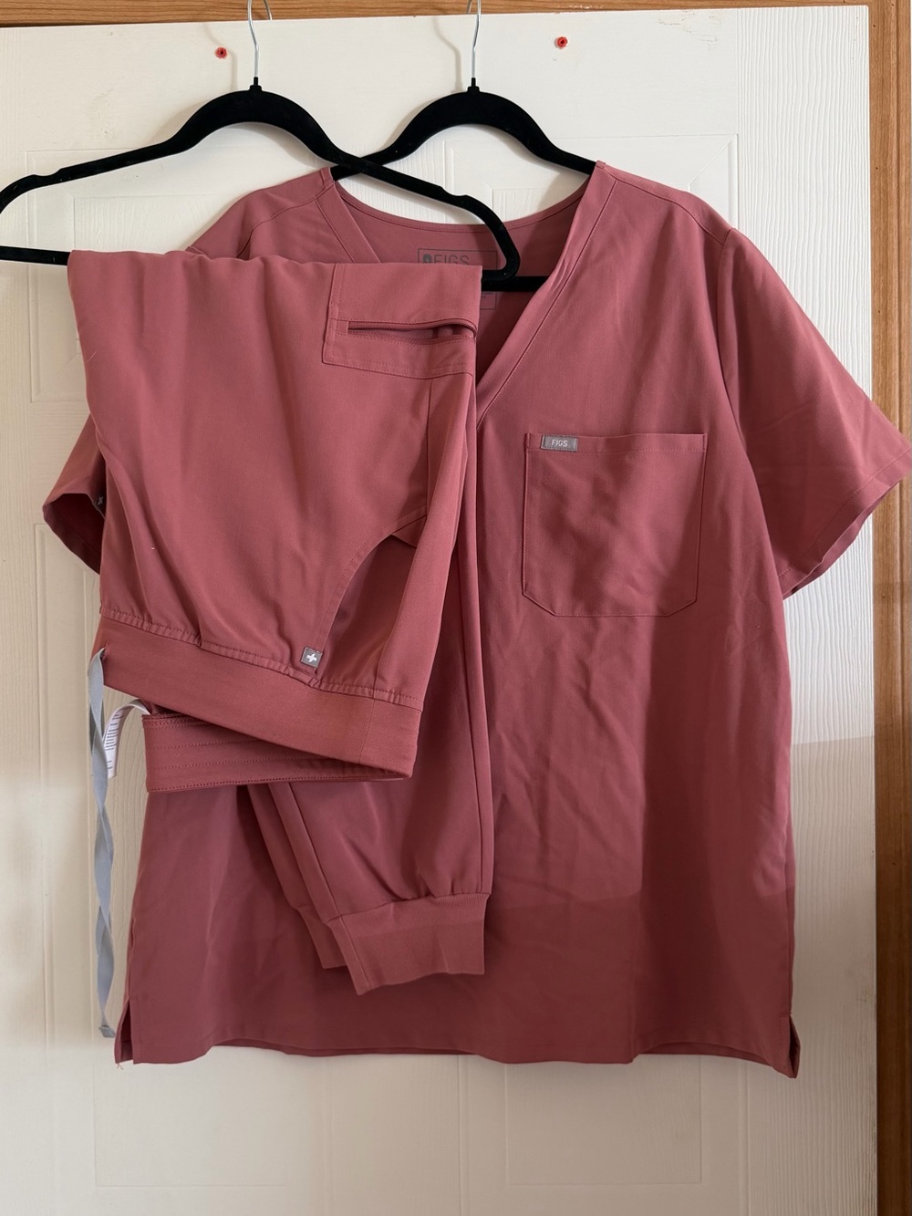 FIGS Women’s Short Sleeve Scrub Top & Jogger Set in Dusty Rose